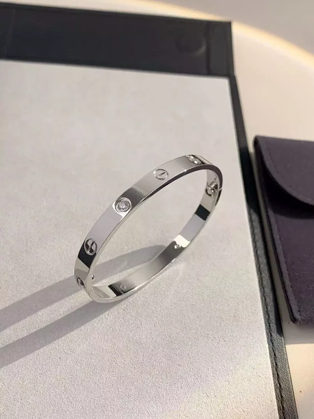 Cartier Jewelry LOVE bracelet with diamond-set screw motifs product detail image 15