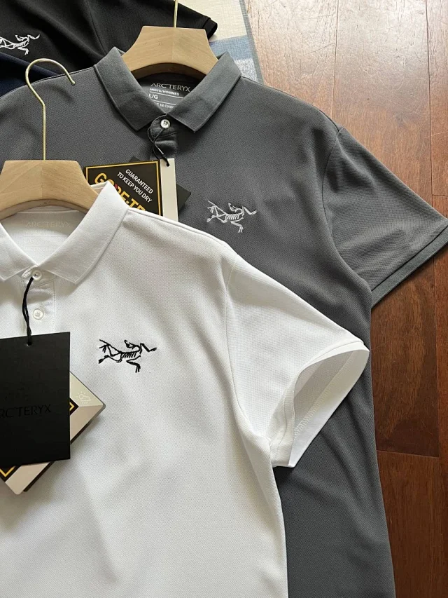 丝光网眼面料,冰爽透气不磨肤:始祖鸟 夏季 新款刺绣冰感纯色短袖polo