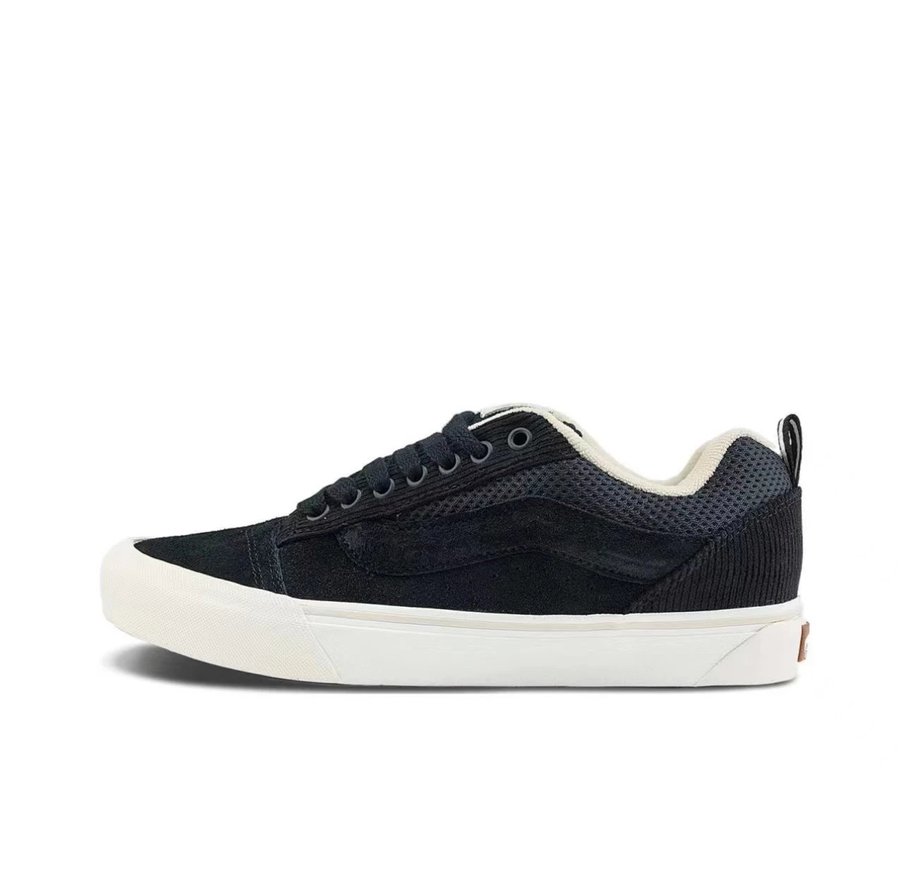 Wansi bread shoes in black and white
