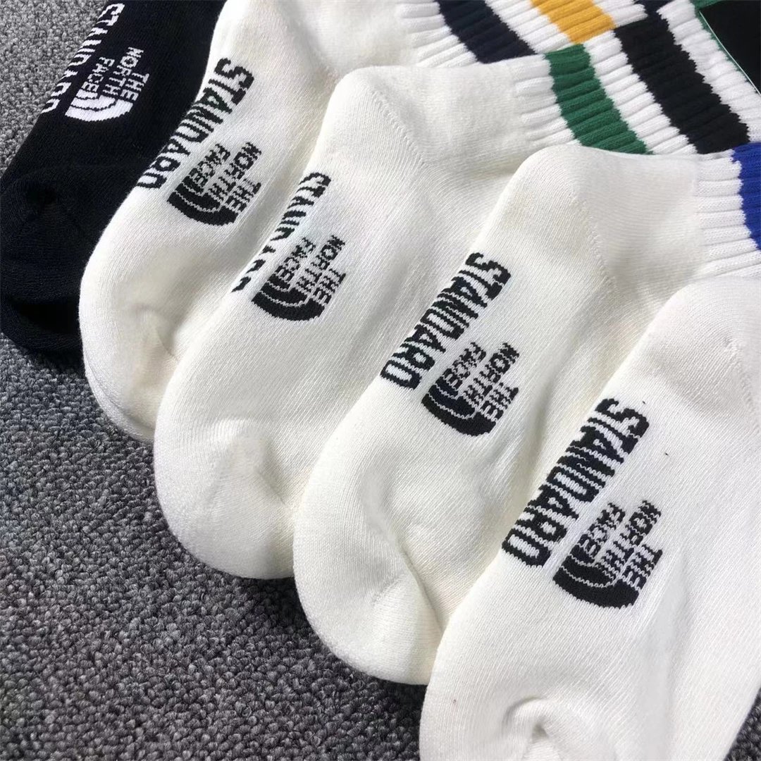 The North Face Standard Crew Socks White / Black / Red - 4
