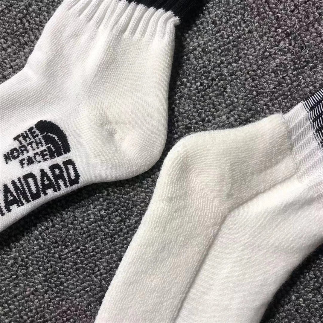 The North Face Standard Crew Socks White / Black / Red - 5