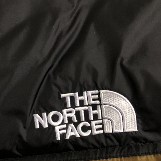 仅剩黑色、爆卖25年经典款：The North Face 1996 Nuptse 96款男女情侣款拼接羽绒服 团购价399元包邮 （官网2698元） 买手党-买手聚集的地方