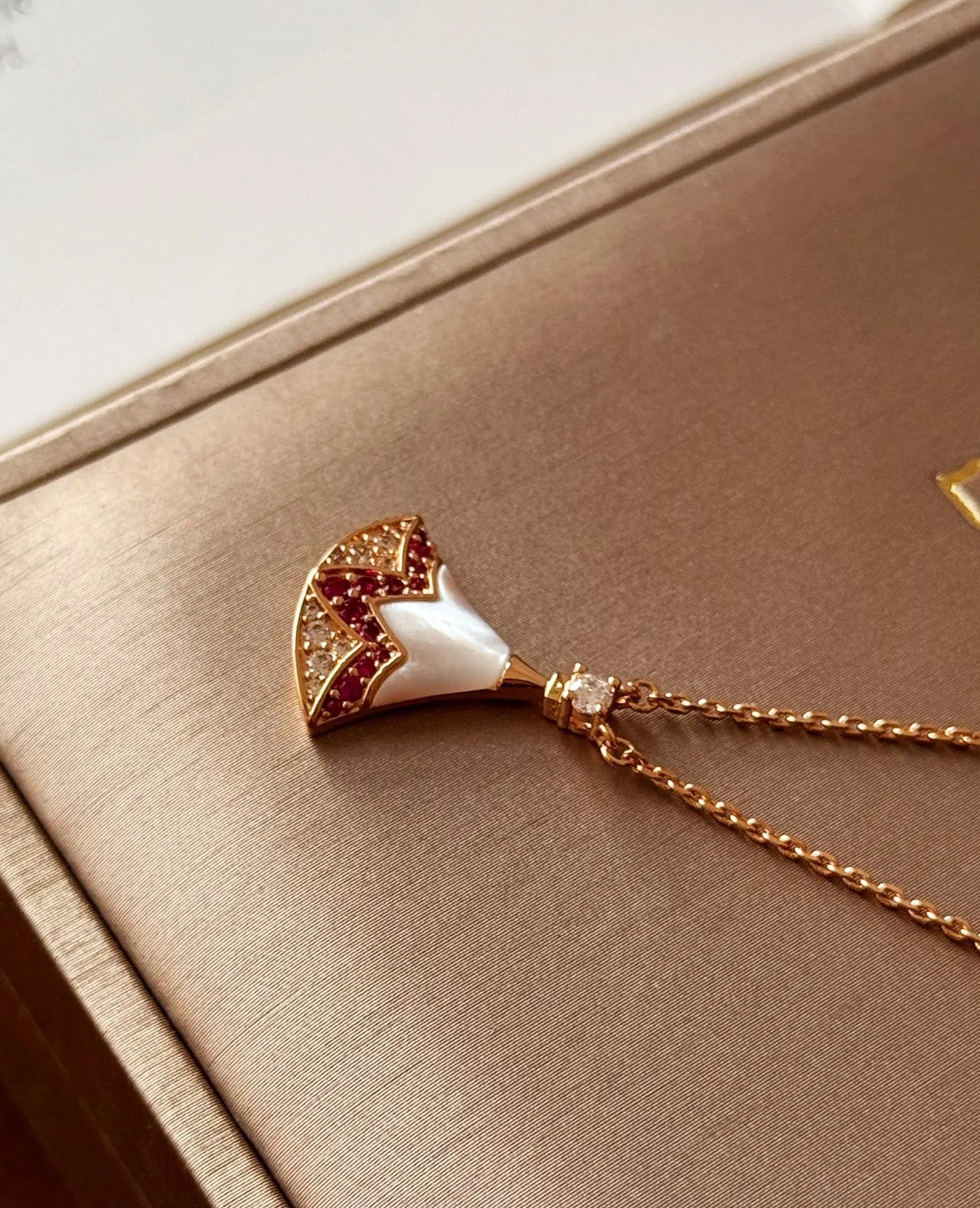 Gucci Beaded Pearl Necklace foto 3