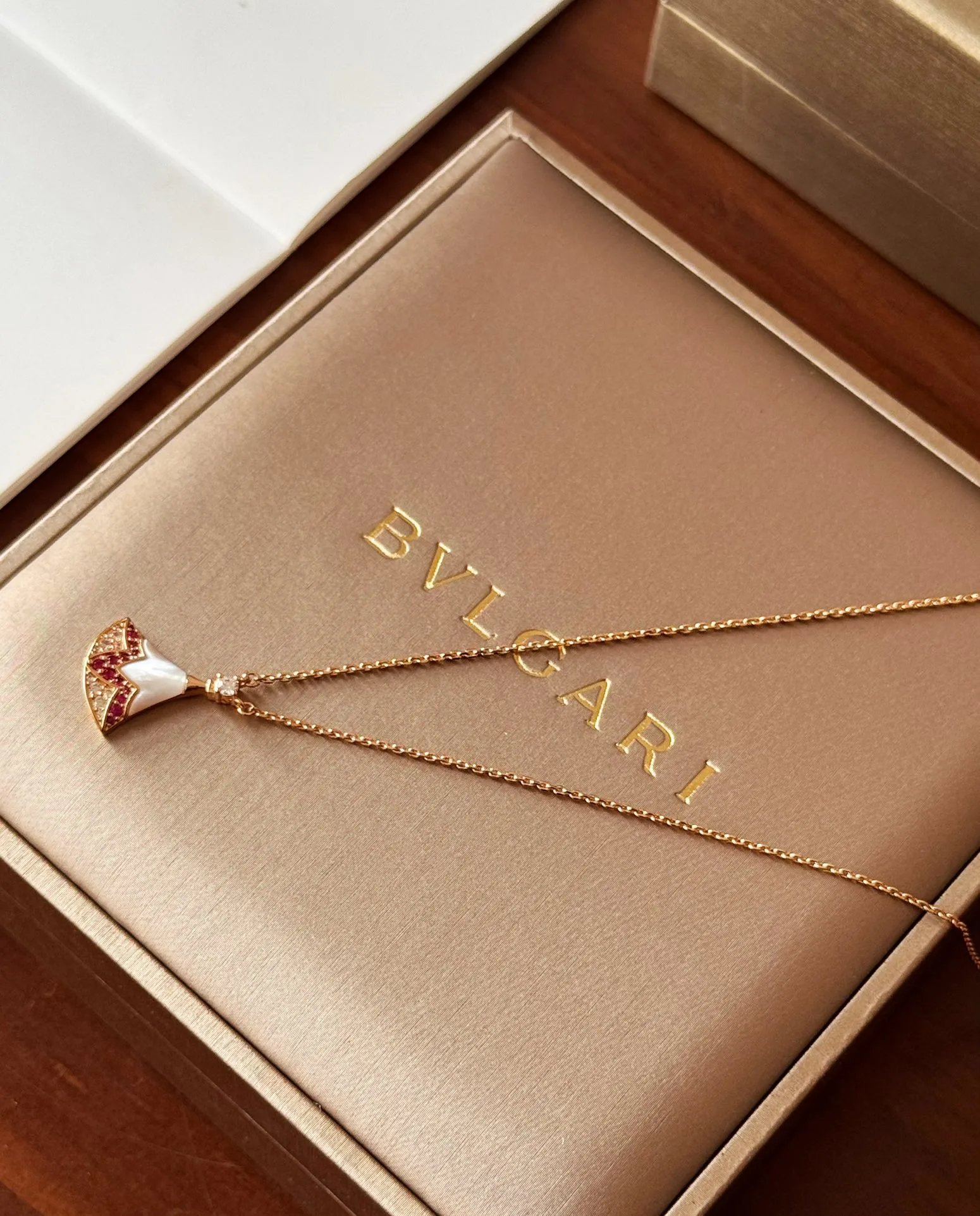 Gucci Beaded Pearl Necklace foto 2