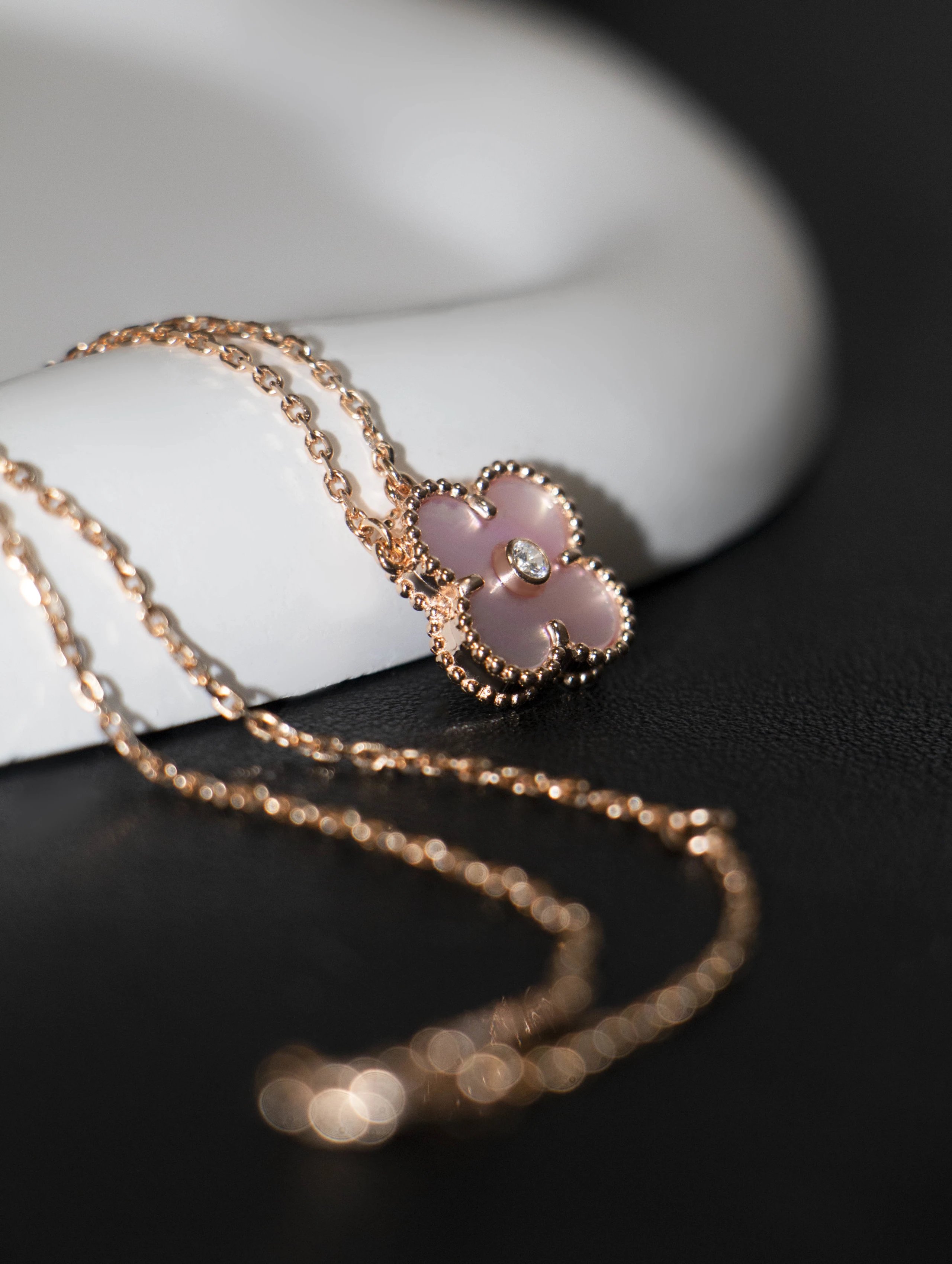 Van Cleef 2025 Christmas Limited Edition|Top-grade 1:1 pink mother-of-pearl four-leaf clover necklace