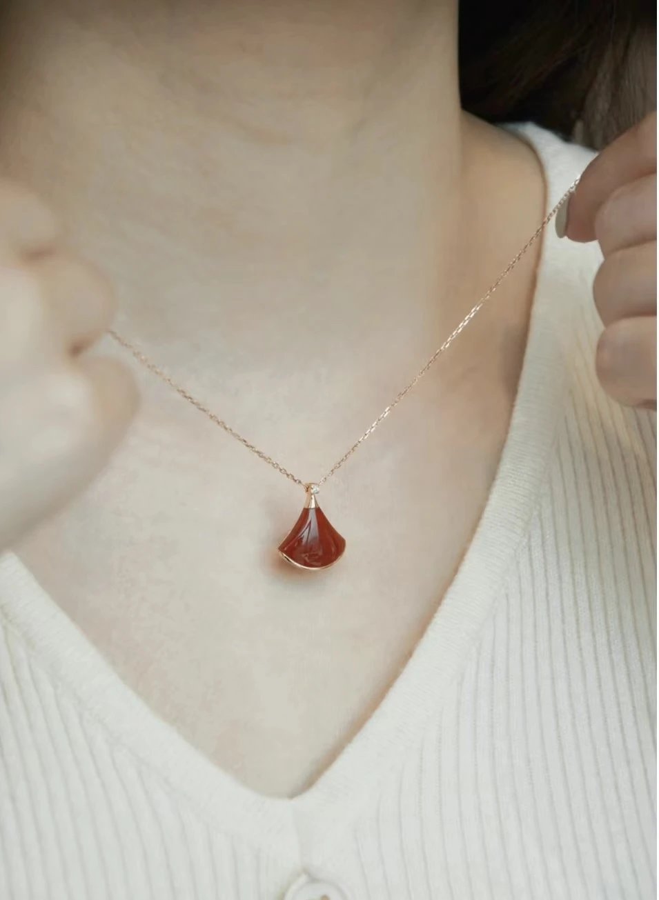 Classic diva mini skirt fan necklace