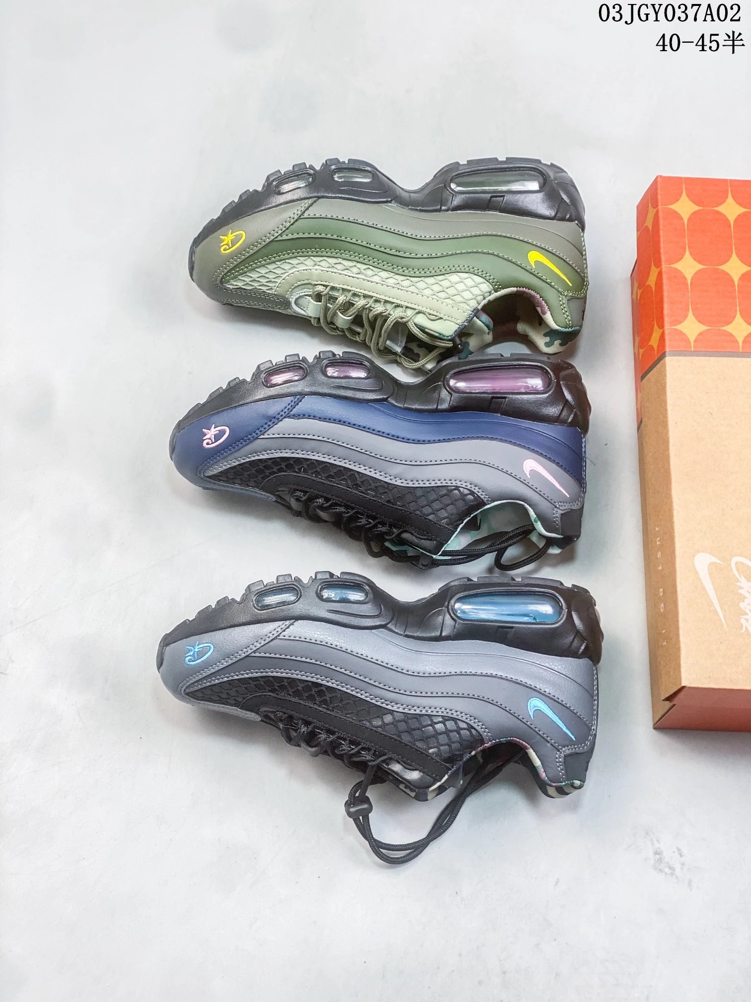 Nike Air Max 95 Unisex Cushioned Sneakers