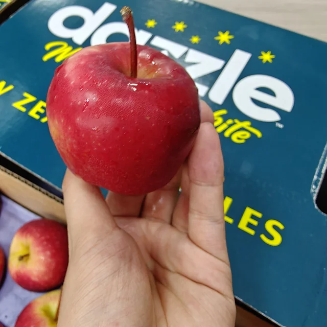 新货到港 进口水果 约3斤 8-12颗 新西兰 Dazzle丹烁苹果 团购价59.9元包邮​（淘宝146元） 买手党-买手聚集的地方