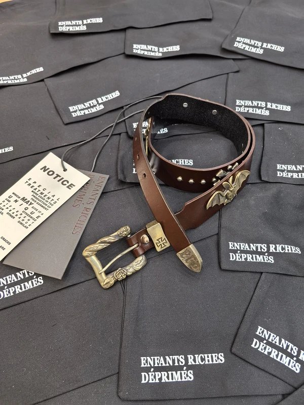 ENFANTS RICHES DÉPRIMÉS MAYA B