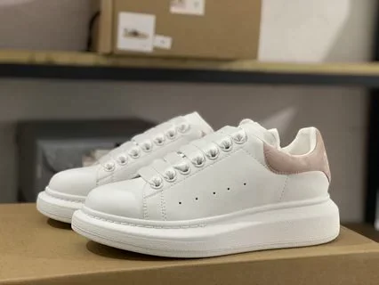 Alexander McQueen Sneakers Low-top with oversized sole and contrast heel tab product detail image 4