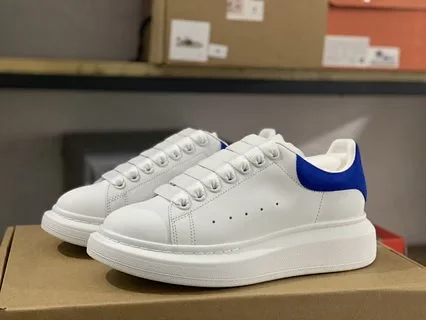 Alexander McQueen Sneakers Low-top with oversized sole and contrast heel tab product detail image 8