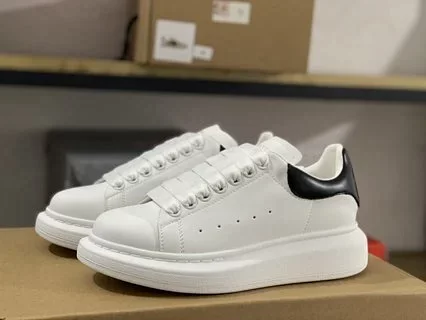 Alexander McQueen Sneakers Low-top with oversized sole and contrast heel tab product detail image 5