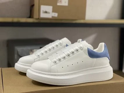 Alexander McQueen Sneakers Low-top with oversized sole and contrast heel tab product detail image 10