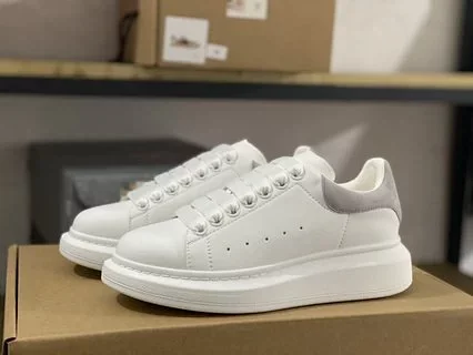 Alexander McQueen Sneakers Low-top with oversized sole and contrast heel tab product detail image 7