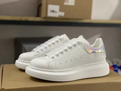 Alexander McQueen Sneakers Low-top with oversized sole and contrast heel tab product detail image 9