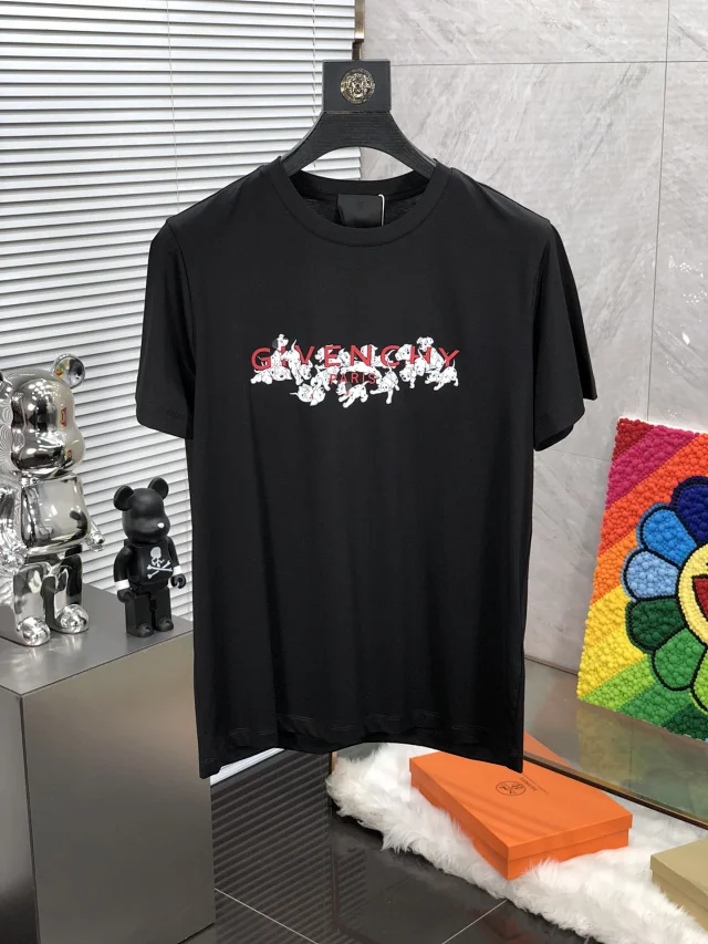 Givenchy T-Shirts Short-Sleeve Logo Graphic product detail image 12