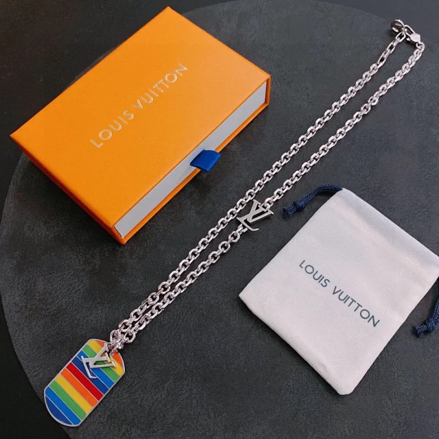 Louis Vuitton Jewelry Silver-Tone Chain Charm Pendant Necklace product detail image 13