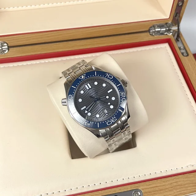 Omega Watches Seamaster Planet Ocean 600M GMT product detail image 13