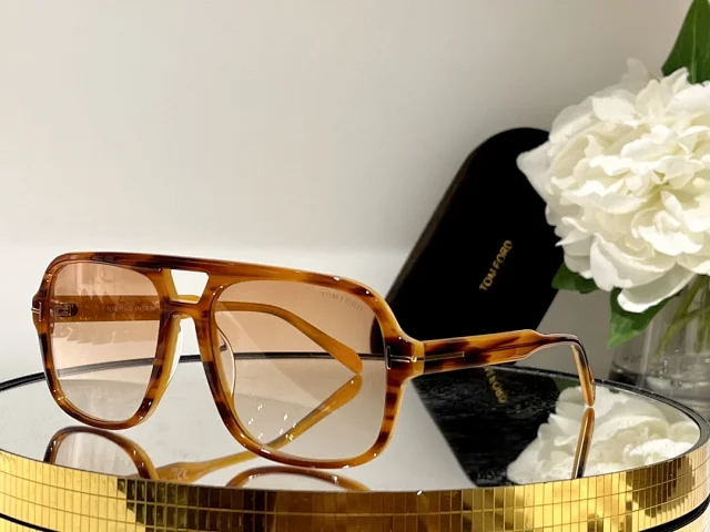 Tom Ford Eyewear Square aviator sunglasses with brow bar and T-logo temples product detail image 12