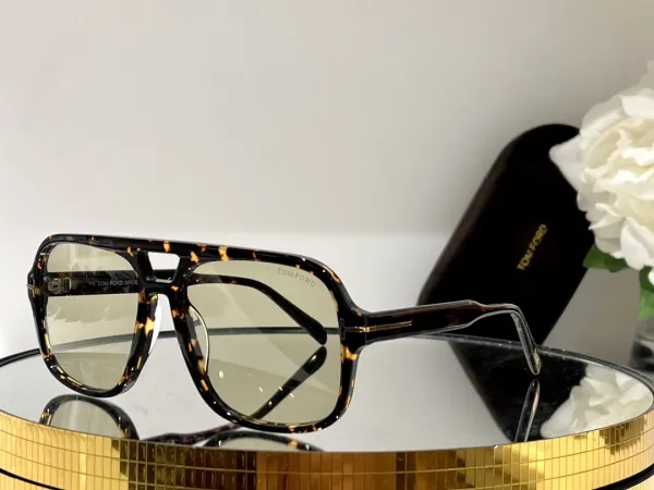 Tom Ford FT0947 Tortoiseshell Aviator Sunglasses - 1