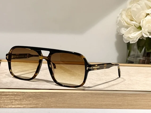 Tom Ford Eyewear Oversized square aviator sunglasses with T temple detail product detail image 7