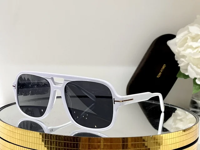 Tom Ford Eyewear Square aviator sunglasses with brow bar and T-logo temples product detail image 11