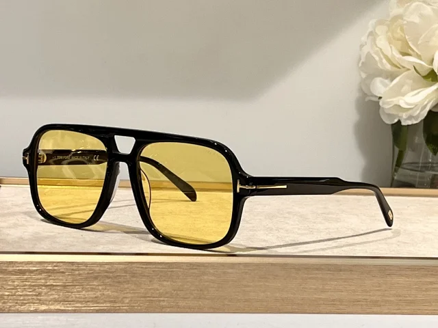 Tom Ford Eyewear Oversized square aviator sunglasses with T temple detail product detail image 10