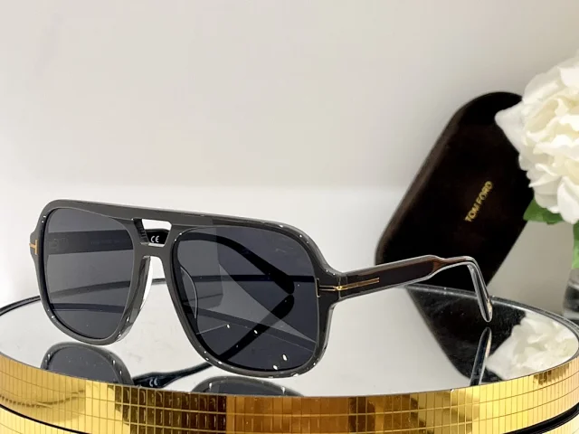 Tom Ford Eyewear Square aviator sunglasses with brow bar and T-logo temples product detail image 10