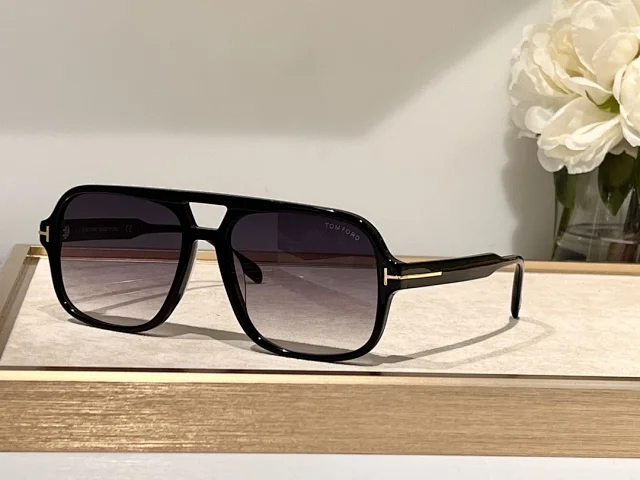 Tom Ford Eyewear Oversized square aviator sunglasses with T temple detail product detail image 4