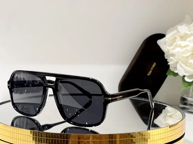 Tom Ford Eyewear Square aviator sunglasses with brow bar and T-logo temples product detail image 13