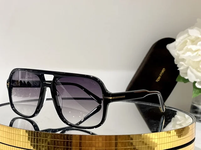 Tom Ford Eyewear Square aviator sunglasses with brow bar and T-logo temples product detail image 14
