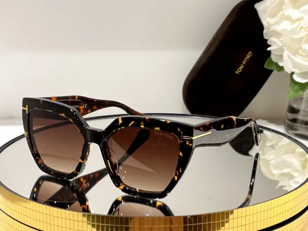 Tom Ford FT0888 Tortoiseshell Cat-Eye Sunglasses - 1