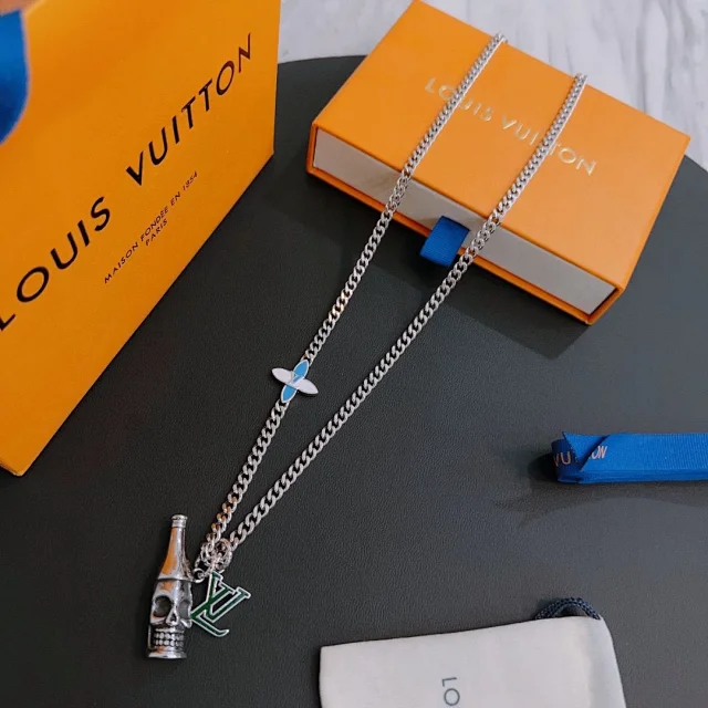 Louis Vuitton Jewelry Silver-Tone Chain Charm Pendant Necklace product detail image 10