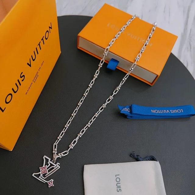 Louis Vuitton Jewelry Silver-Tone Chain Charm Pendant Necklace product detail image 12