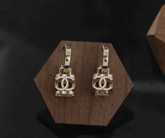Chanel Jewelry CC Logo Earrings product detail image 14