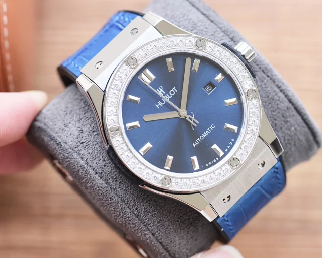 Hublot Watches Automatic date watch with crystal-set bezel and crocodile-pattern leather strap product detail image 14