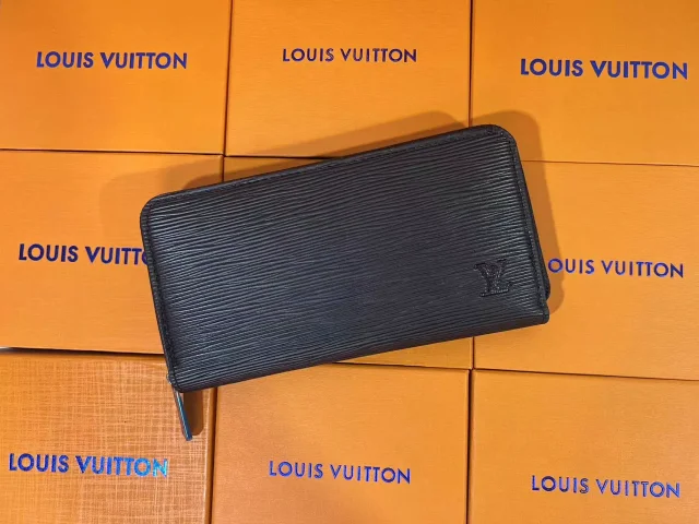 Louis Vuitton Wallets & Card Holders Monogram Snap Wallet product detail image 11
