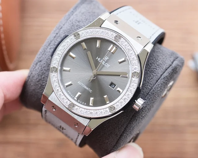 Hublot Watches Automatic date watch with crystal-set bezel and crocodile-pattern leather strap product detail image 12