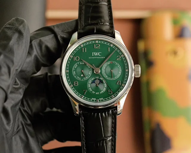 IWC Schaffhausen Watches Moonphase Perpetual Calendar Leather Strap Watch product detail image 14