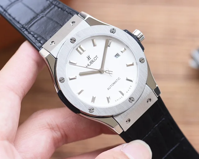 Hublot Watches Automatic date watch with crystal-set bezel and crocodile-pattern leather strap product detail image 10