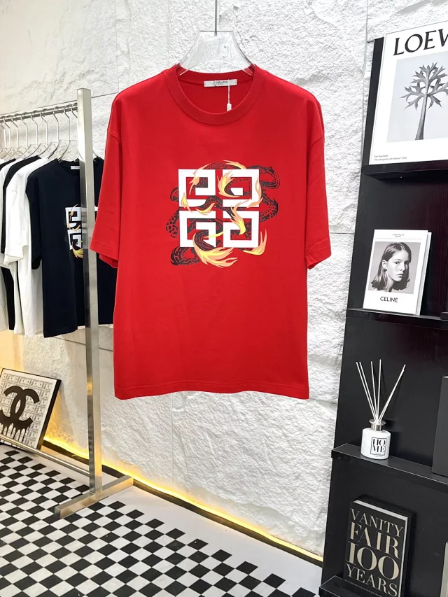 Givenchy T-Shirts Graphic Print Crewneck T-Shirt product detail image 14