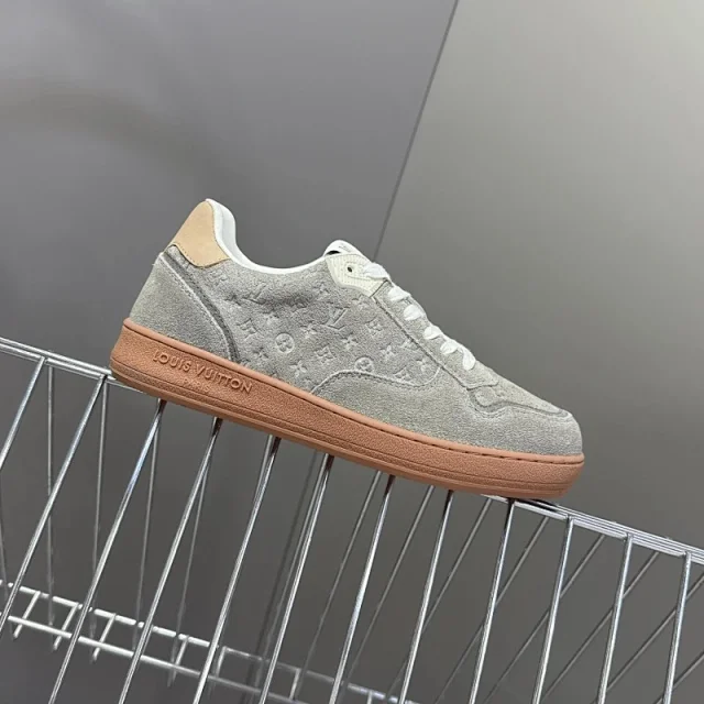 Louis Vuitton Sneakers Low-Top Monogram Suede product detail image 1