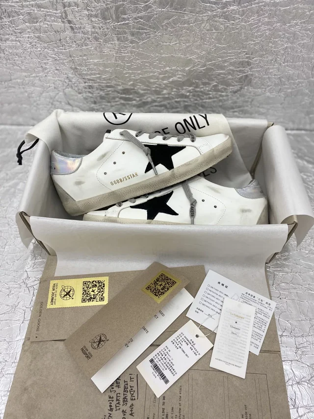 Golden Goose Sneakers Super-Star distressed low-top with star appliqué product detail image 7