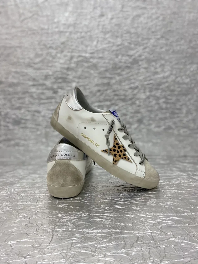 Golden Goose Sneakers Super-Star distressed low-top with star appliqué product detail image 14