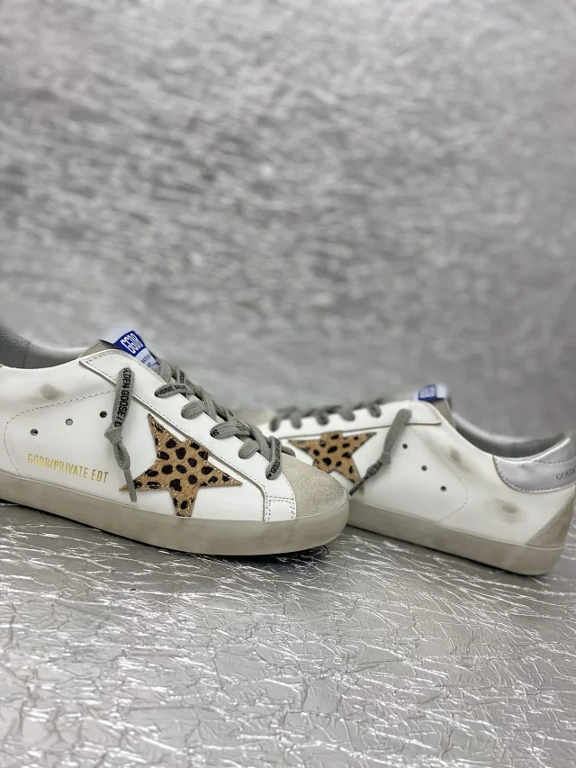 Golden Goose Sneakers Super-Star distressed low-top with star appliqué product detail image 18