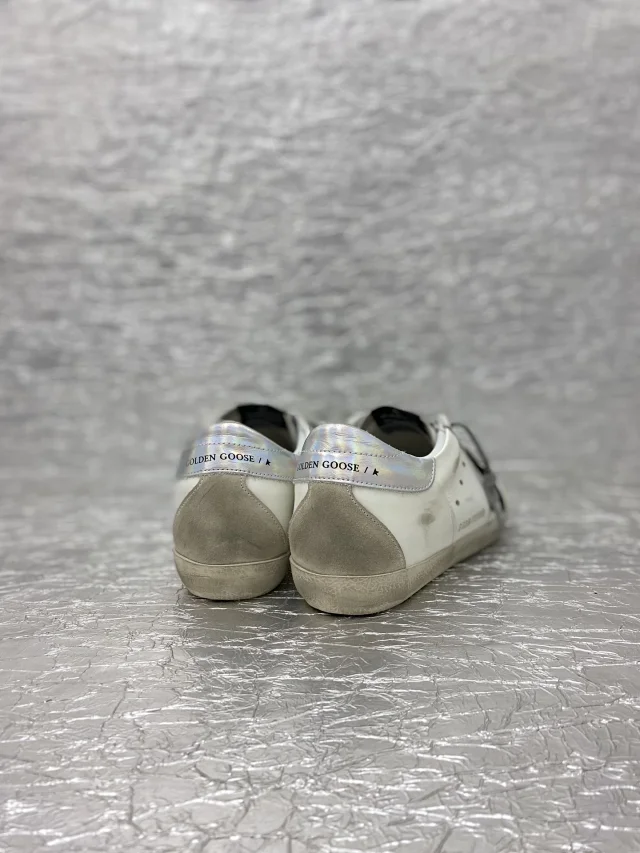 Golden Goose Sneakers Super-Star distressed low-top with star appliqué product detail image 9
