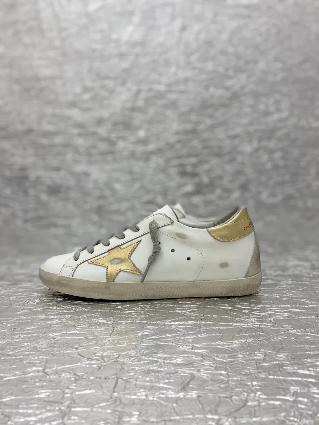 Golden Goose Sneakers Super-Star distressed low-top with star appliqué product detail image 24