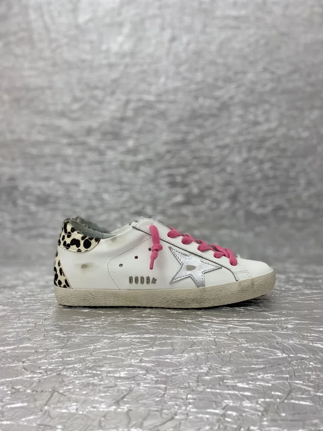 Golden Goose Sneakers Super-Star distressed low-top with star appliqué product detail image 37