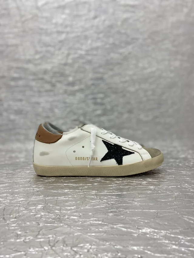 Golden Goose Sneakers Super-Star low-top with star appliqué product detail image 1