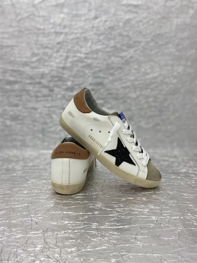 Golden Goose Sneakers Super-Star low-top with star appliqué product detail image 5